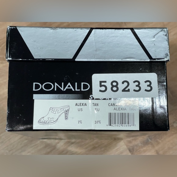 NEW Donald J Pilner Alexia Tan Canvas Studded Sportique Mule Size 7.5 - Picture 11 of 11